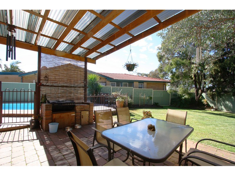 2 Derby Crescent, Chipping Norton NSW 2170