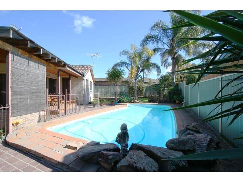 2 Derby Crescent, Chipping Norton NSW 2170