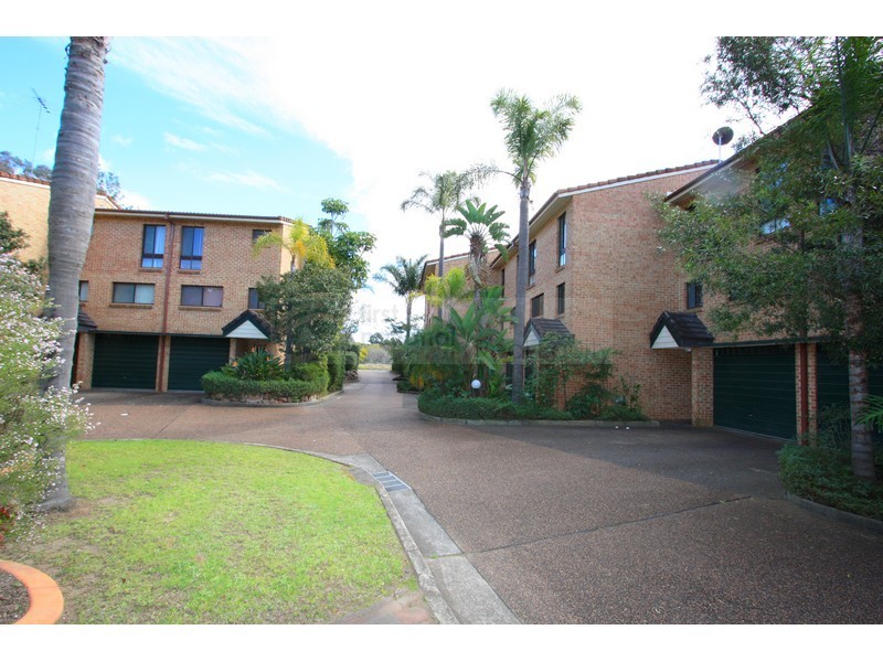 2/4 Ernest Avenue, Chipping Norton NSW 2170