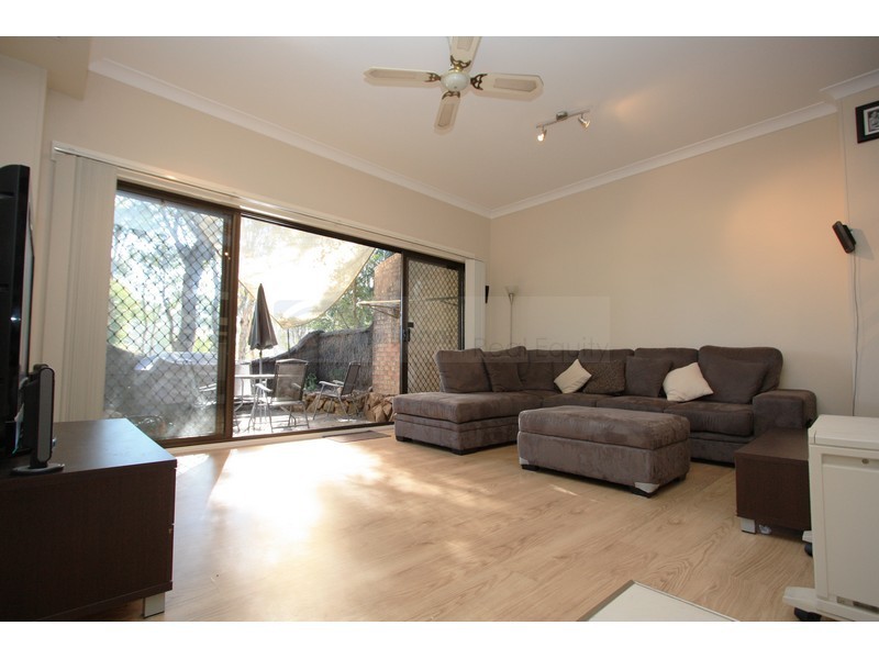 2/4 Ernest Avenue, Chipping Norton NSW 2170