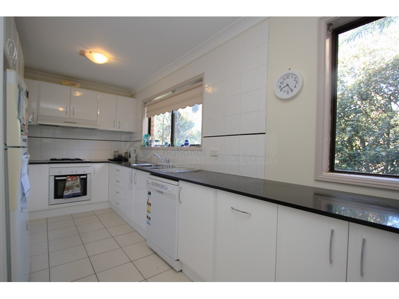 2/4 Ernest Avenue, Chipping Norton NSW 2170