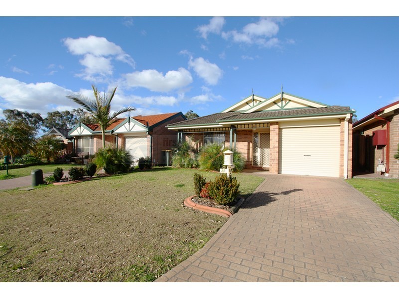 24 Daintree Drive, Wattle Grove NSW 2173