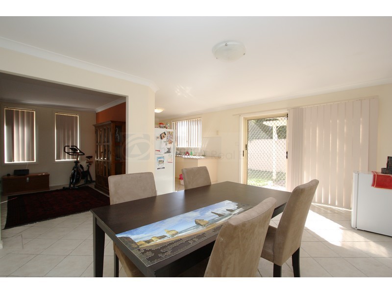24 Daintree Drive, Wattle Grove NSW 2173
