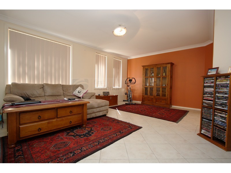24 Daintree Drive, Wattle Grove NSW 2173