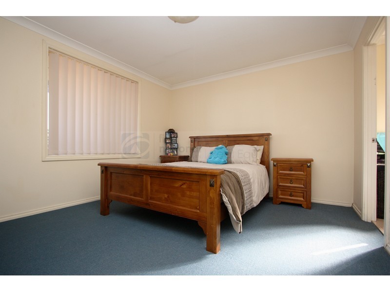 24 Daintree Drive, Wattle Grove NSW 2173