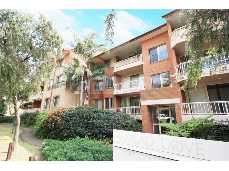 4/4 Mead Drive, Chipping Norton NSW 2170