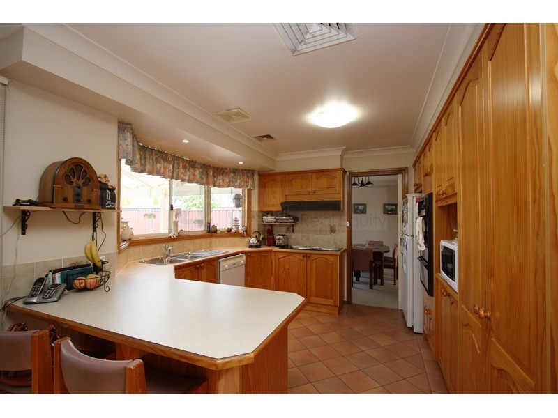 3 Evesham Place, Chipping Norton NSW 2170