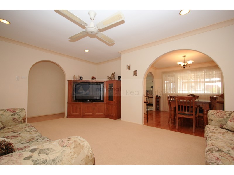 9 Buckingham Crescent, Chipping Norton NSW 2170