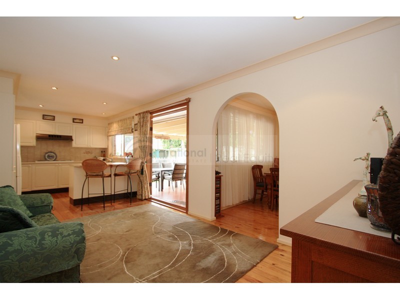 9 Buckingham Crescent, Chipping Norton NSW 2170