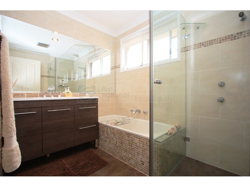 9 Buckingham Crescent, Chipping Norton NSW 2170