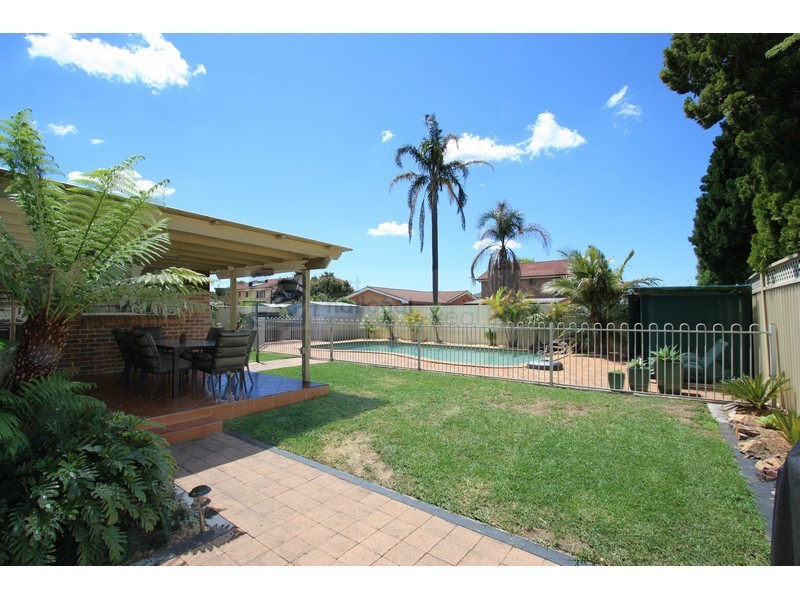 9 Buckingham Crescent, Chipping Norton NSW 2170