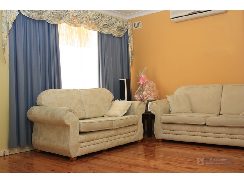 10 Stockton Avenue, Moorebank NSW 2170