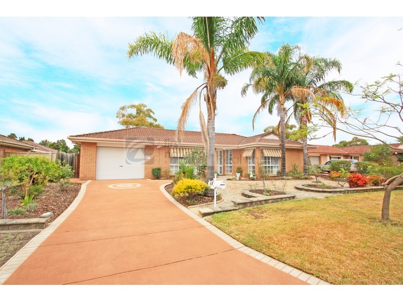 12 Hyde Park Court, Wattle Grove NSW 2173
