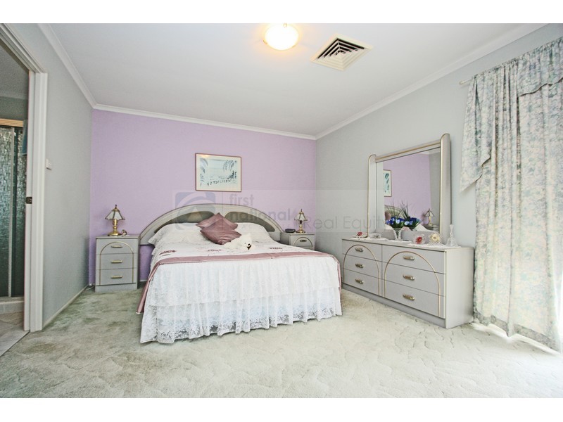 12 Hyde Park Court, Wattle Grove NSW 2173