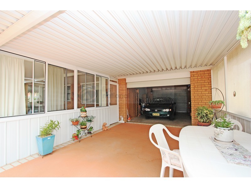 12 Hyde Park Court, Wattle Grove NSW 2173