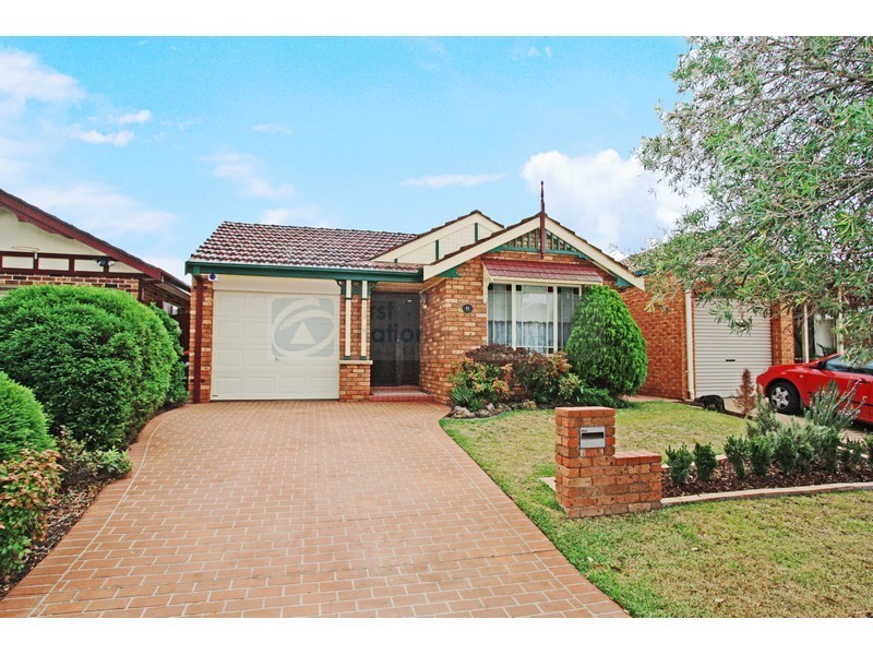11 Stowe Court, Wattle Grove NSW 2173