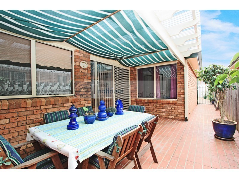 11 Stowe Court, Wattle Grove NSW 2173
