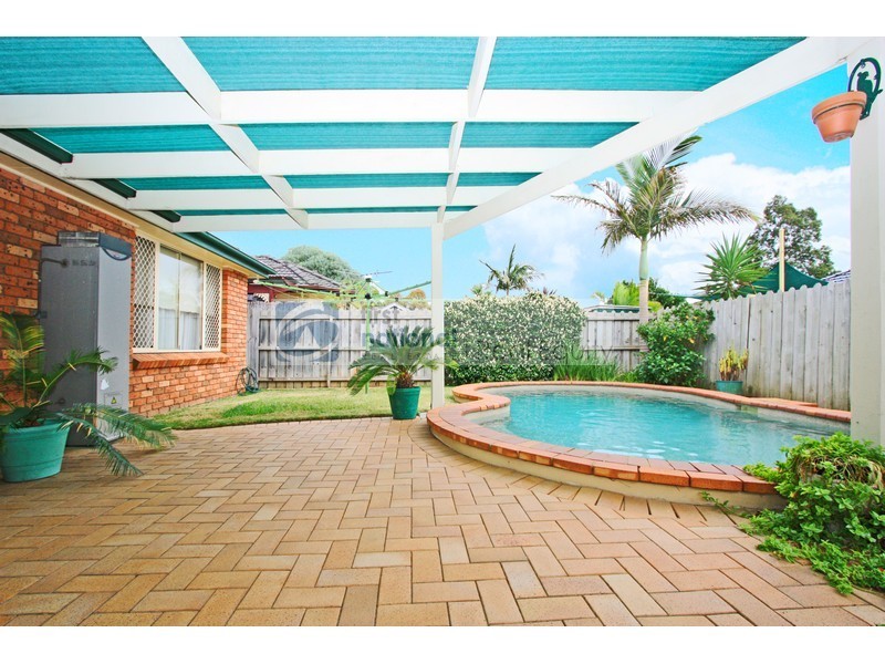 11 Stowe Court, Wattle Grove NSW 2173