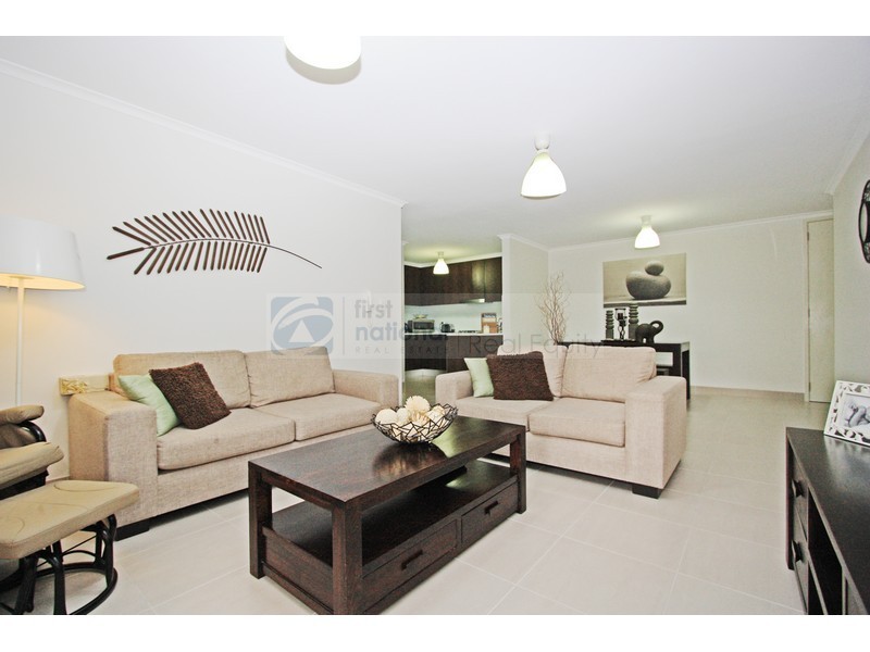 4/6 Mead Drive, Chipping Norton NSW 2170