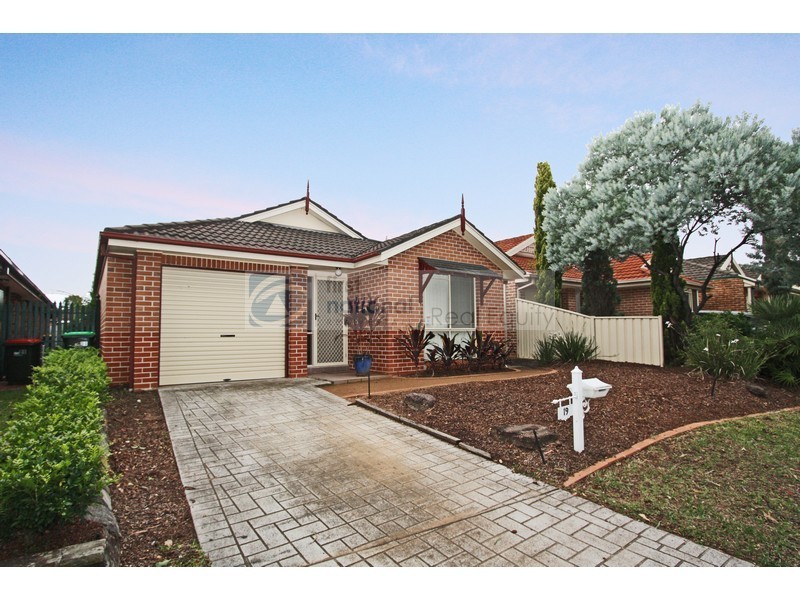 19 Brickendon Court, Wattle Grove NSW 2173