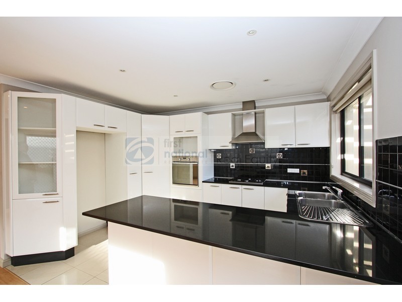 4 Restio Court, Voyager Point NSW 2172