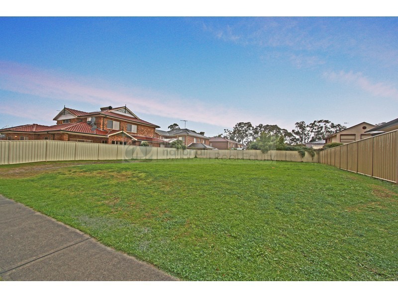 14 Shoreham Crescent, Chipping Norton NSW 2170
