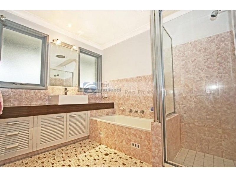 68 Renton Avenue, Moorebank NSW 2170