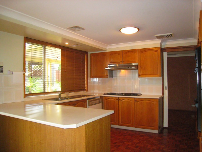 2 Chippenham Place, Chipping Norton NSW 2170