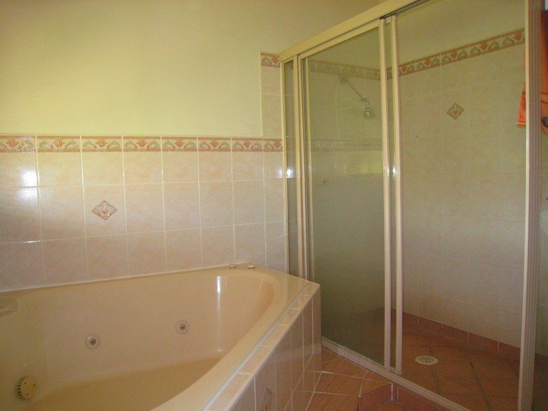 2 Chippenham Place, Chipping Norton NSW 2170