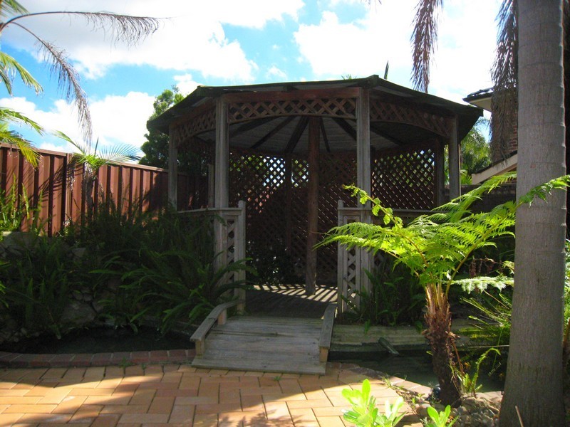 2 Chippenham Place, Chipping Norton NSW 2170