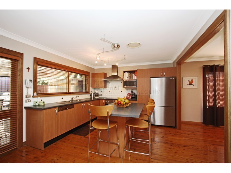 31 Bangalow Avenue, Chipping Norton NSW 2170