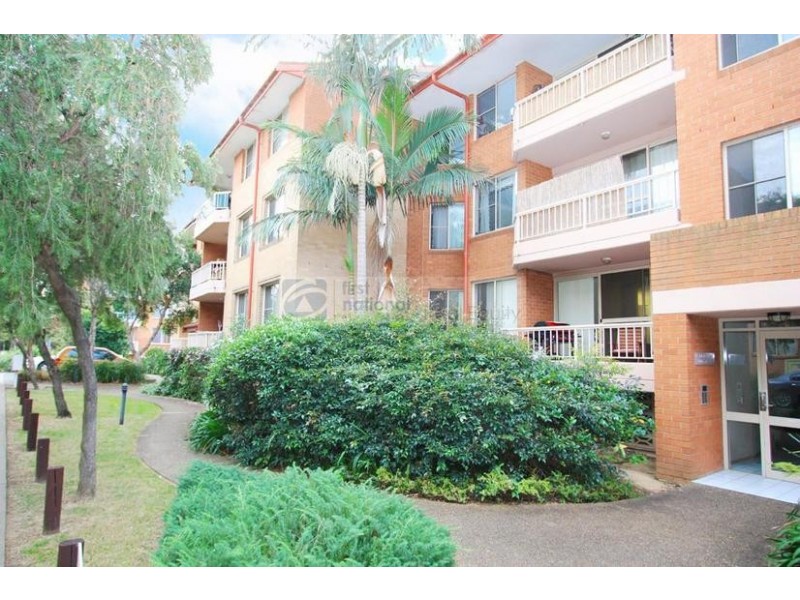 13/4 Mead Drive, Chipping Norton NSW 2170