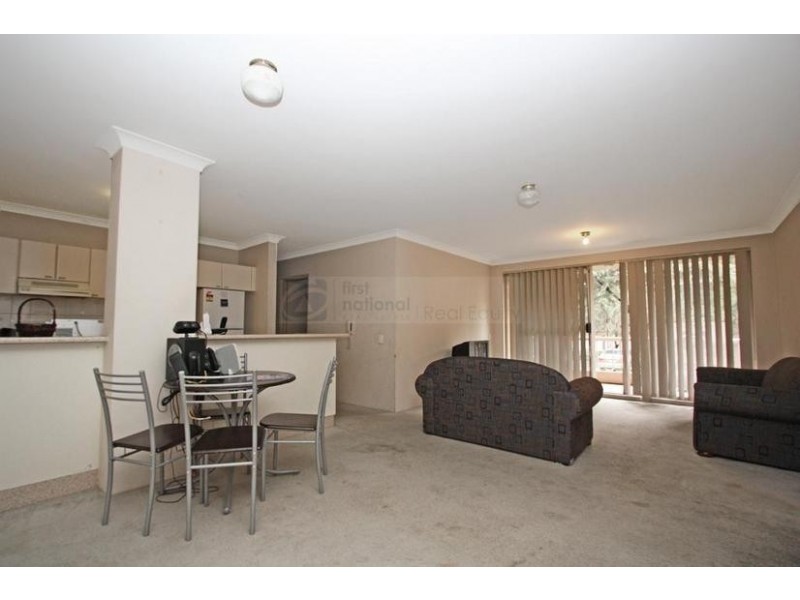 13/4 Mead Drive, Chipping Norton NSW 2170