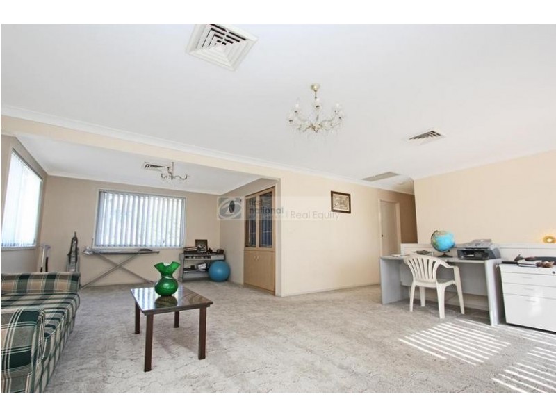 8 Padbury Street, Chipping Norton NSW 2170