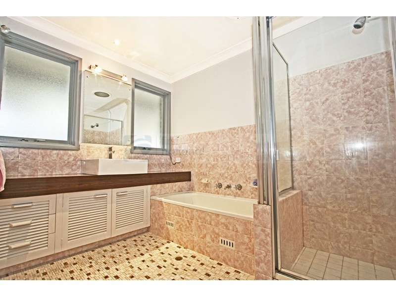 68 Renton Avenue, Moorebank NSW 2170