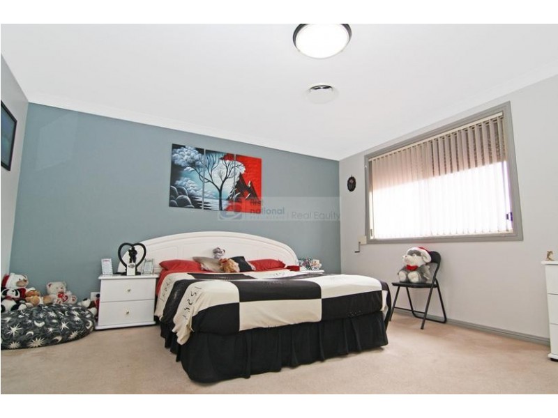6 Granite Place, Hinchinbrook NSW 2168