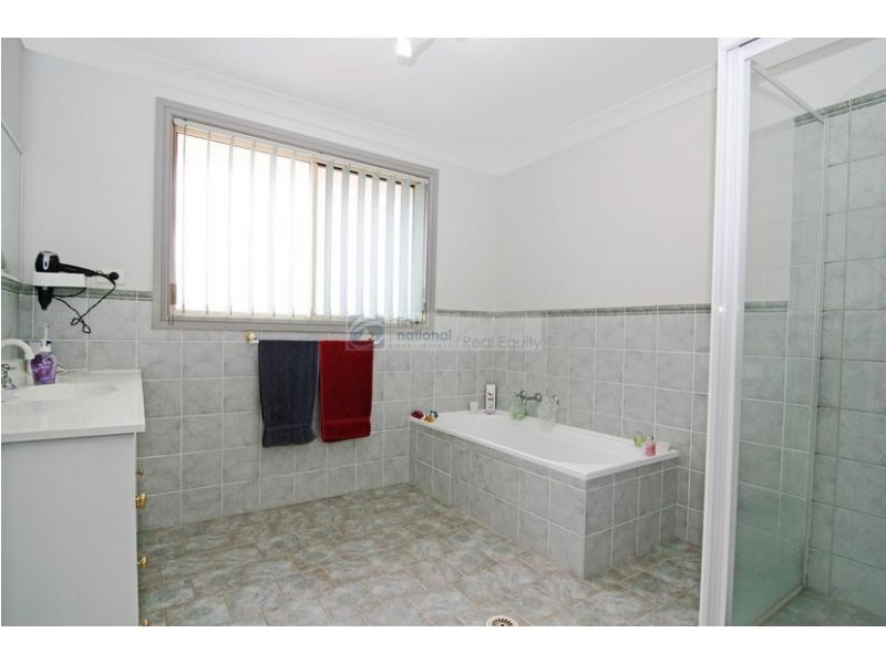 6 Granite Place, Hinchinbrook NSW 2168