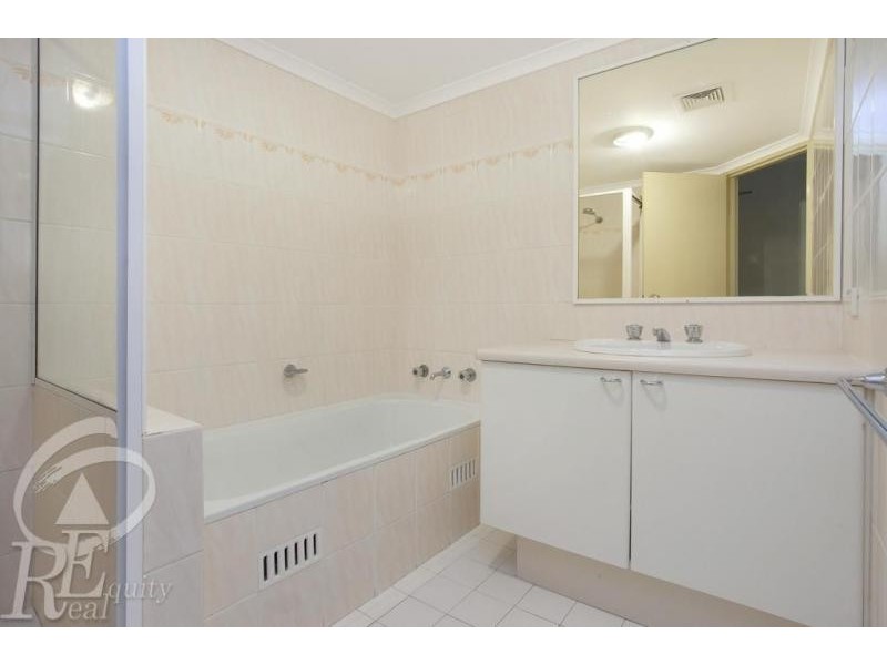 25/4 Mead Drive, Chipping Norton NSW 2170