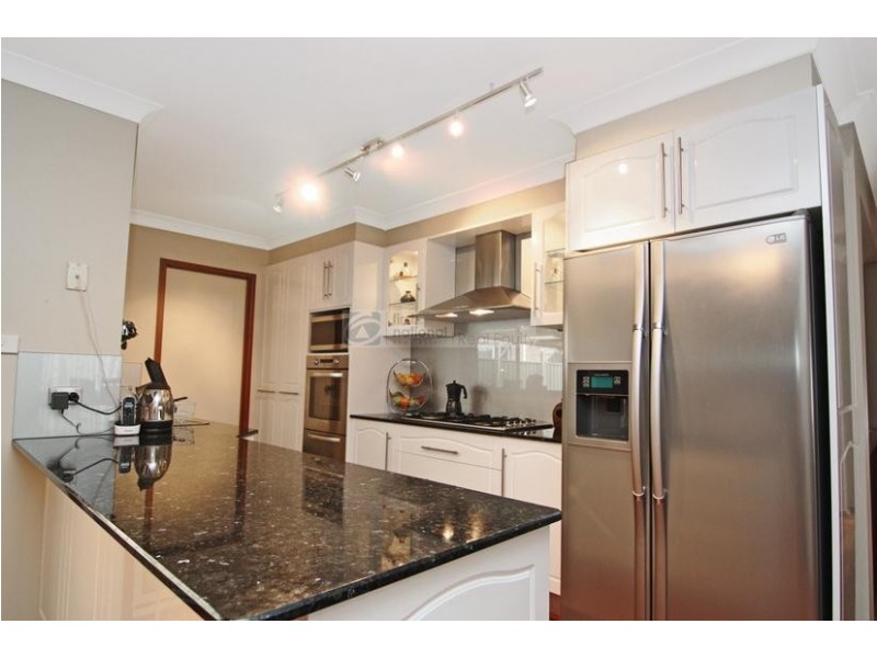 4 Beltana Court, Wattle Grove NSW 2173