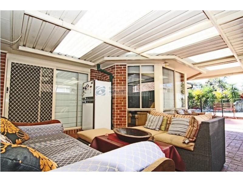 4 Beltana Court, Wattle Grove NSW 2173