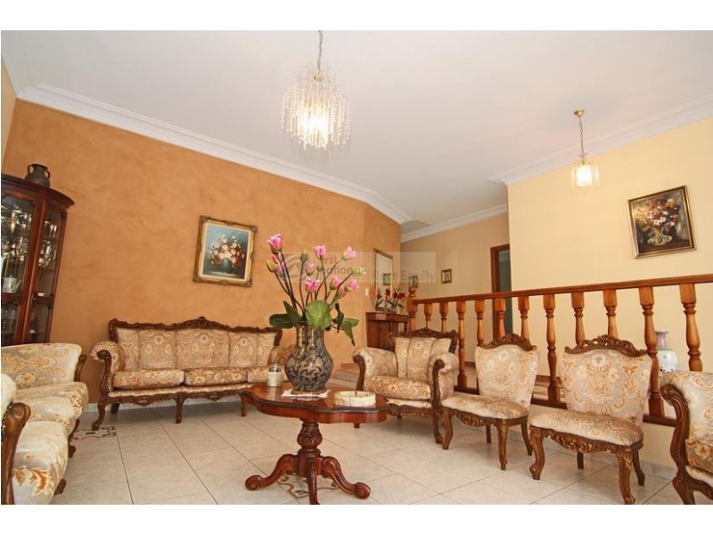 10 Banbury Crescent, Chipping Norton NSW 2170