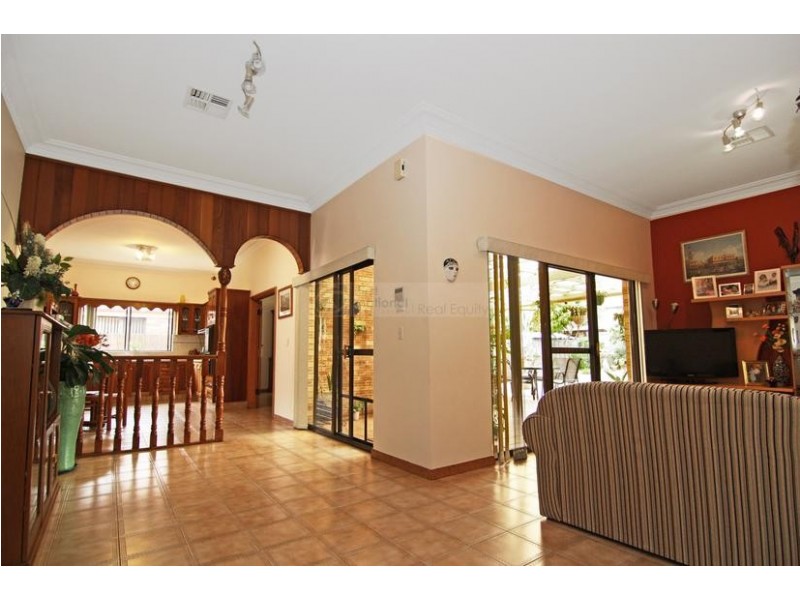 10 Banbury Crescent, Chipping Norton NSW 2170