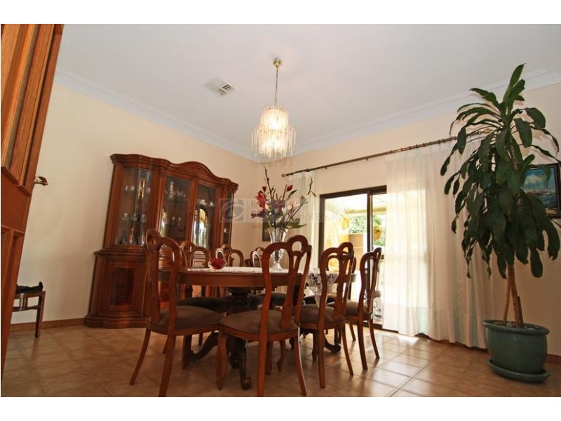 10 Banbury Crescent, Chipping Norton NSW 2170