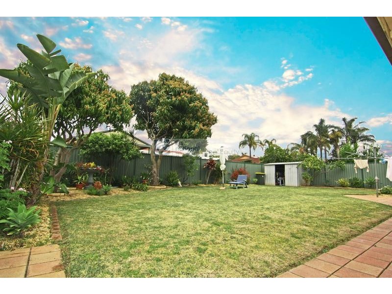 10 Banbury Crescent, Chipping Norton NSW 2170