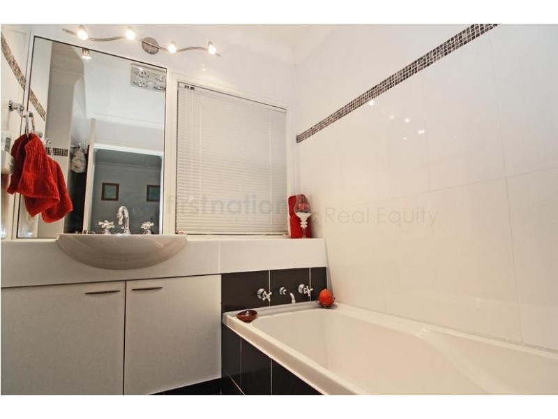 15/20 Continua Court, Wattle Grove NSW 2173
