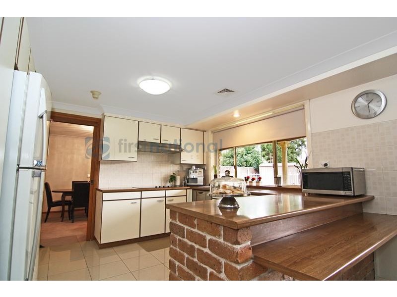 8 Leadenham Place, Chipping Norton NSW 2170