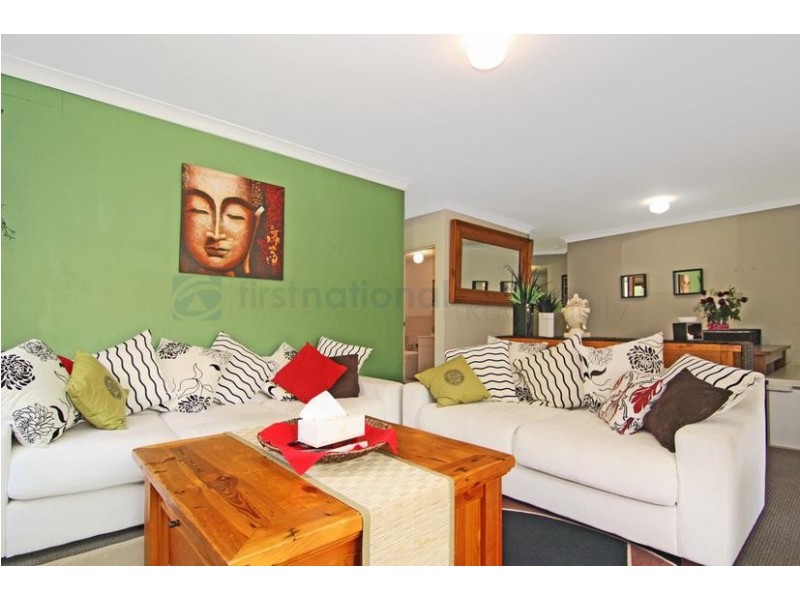 2/211 Frank Oliveri Drive, Chipping Norton NSW 2170