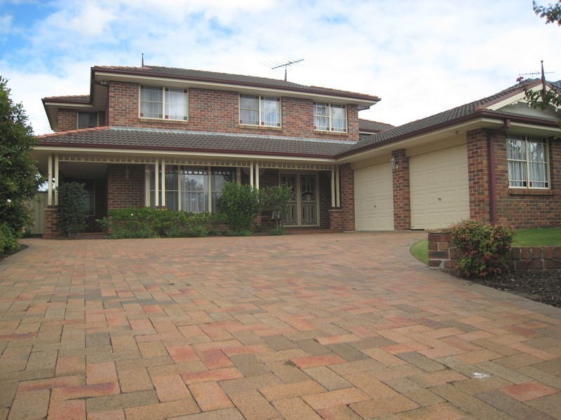 8 Brixham Place, Chipping Norton NSW 2170