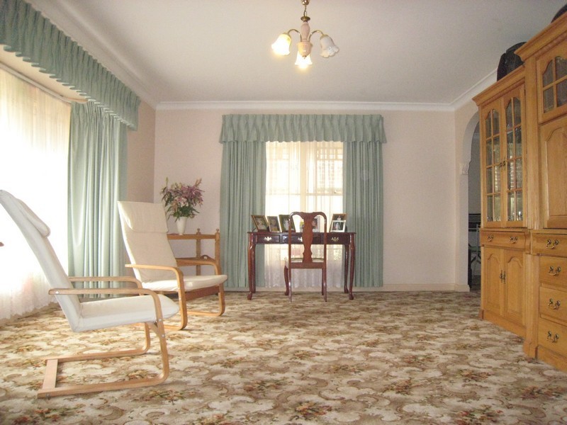 8 Brixham Place, Chipping Norton NSW 2170