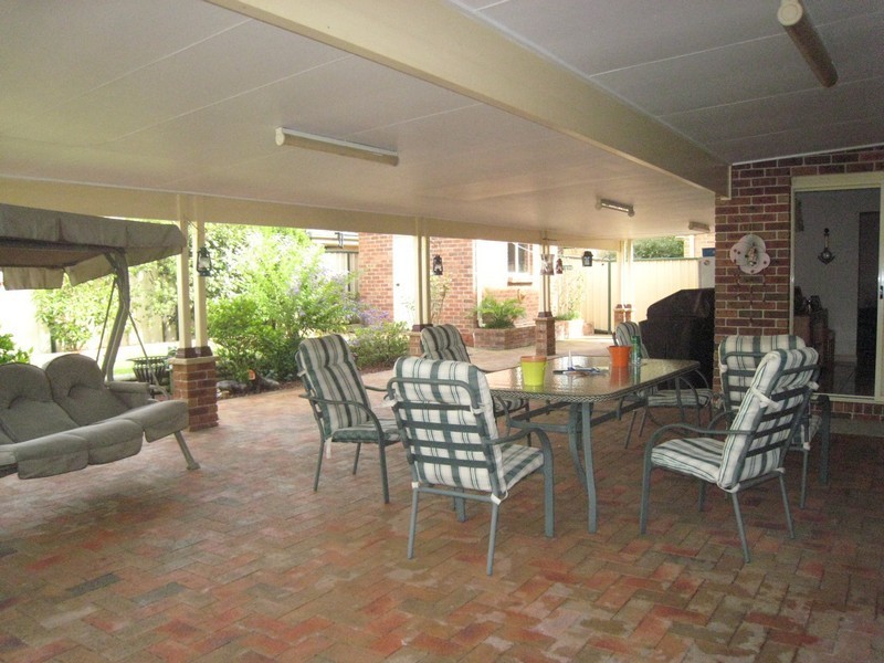 8 Brixham Place, Chipping Norton NSW 2170